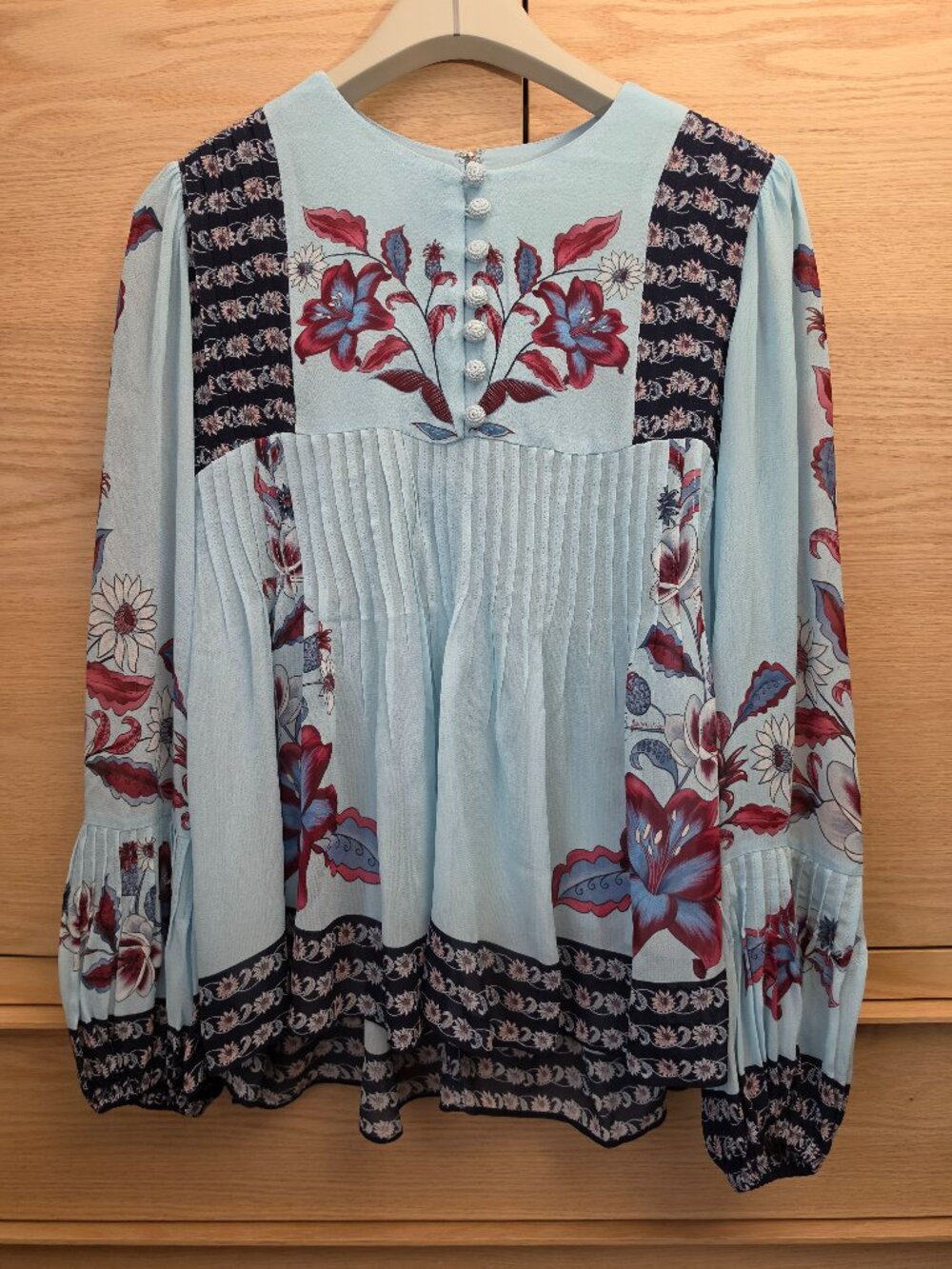 FARM Rio Marcelle Floral Print Pleated Blouse M - Picture 5 of 8